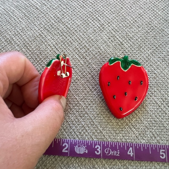 Strawberry Shaped Earrings - Picture 3 of 3